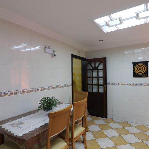 Casa à venda com 160m², 3 quartos e 2 vagasCozinha 