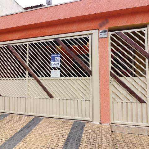 Casa à venda com 160m², 3 quartos e 2 vagasFachada