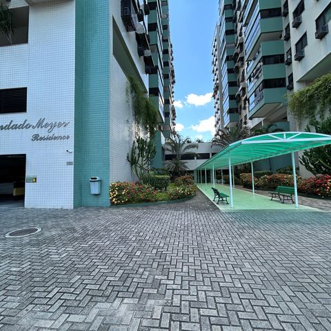 Apartamento à venda com 98m², 4 quartos e 2 vagasFachada