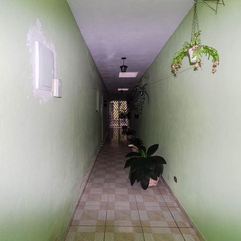 Casa para alugar com 180m², 4 quartos e 2 vagasCorredor externo