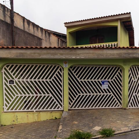 Casa para alugar com 180m², 4 quartos e 2 vagasFachada