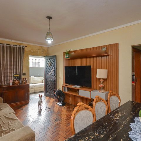Casa à venda com 220m², 4 quartos e 2 vagas Casa à venda com 220m², 4 quartos e 2 vagasSala