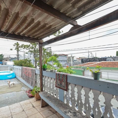 Casa à venda com 220m², 4 quartos e 2 vagas Casa à venda com 220m², 4 quartos e 2 vagasSacada