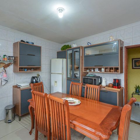 Casa à venda com 220m², 4 quartos e 2 vagas Casa à venda com 220m², 4 quartos e 2 vagasCozinha
