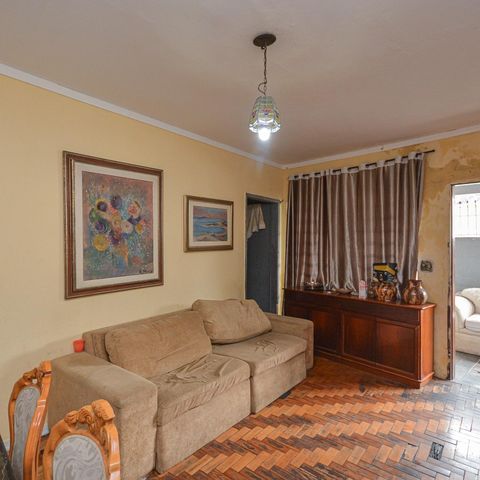 Casa à venda com 220m², 4 quartos e 2 vagas Casa à venda com 220m², 4 quartos e 2 vagasSala