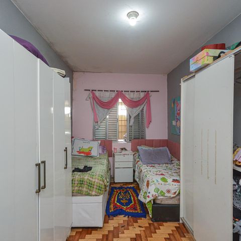 Casa à venda com 220m², 4 quartos e 2 vagas