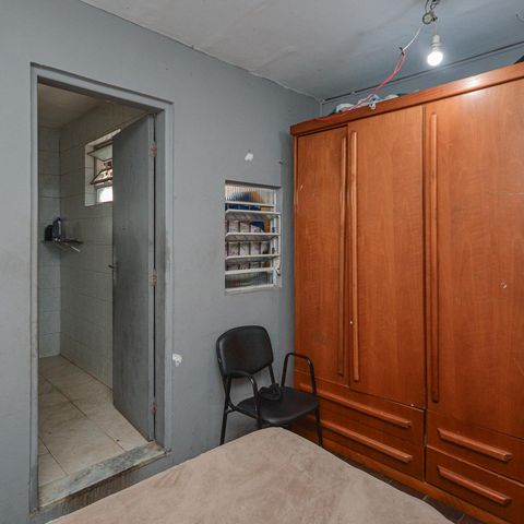 Casa à venda com 220m², 4 quartos e 2 vagas Casa à venda com 220m², 4 quartos e 2 vagasQuarto 2