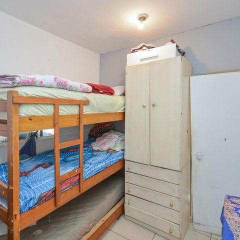 Casa à venda com 220m², 4 quartos e 2 vagas Casa à venda com 220m², 4 quartos e 2 vagasQuarto 1