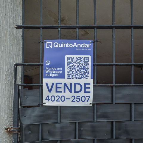 Casa à venda com 220m², 4 quartos e 2 vagas Casa à venda com 220m², 4 quartos e 2 vagasFachada