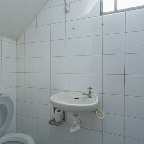 Casa à venda com 220m², 4 quartos e 2 vagas Casa à venda com 220m², 4 quartos e 2 vagasLavabo