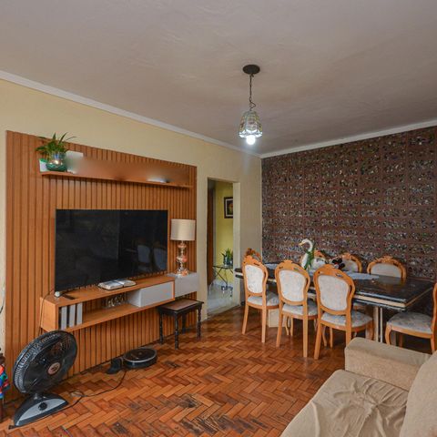 Casa à venda com 220m², 4 quartos e 2 vagas Casa à venda com 220m², 4 quartos e 2 vagasSala