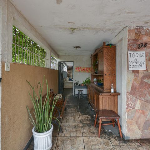 Casa à venda com 220m², 4 quartos e 2 vagas Casa à venda com 220m², 4 quartos e 2 vagasGaragem