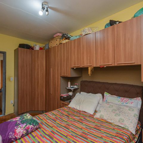 Casa à venda com 220m², 4 quartos e 2 vagas Casa à venda com 220m², 4 quartos e 2 vagasQuarto 4