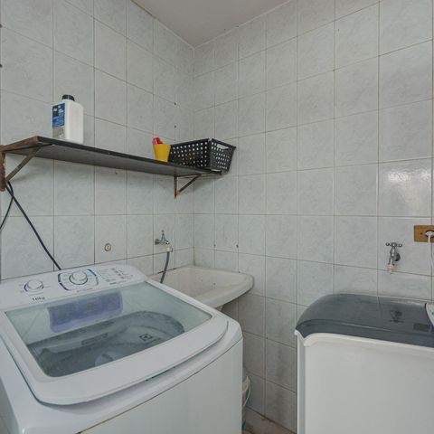 Casa à venda com 220m², 4 quartos e 2 vagas Casa à venda com 220m², 4 quartos e 2 vagasÁrea de Serviço