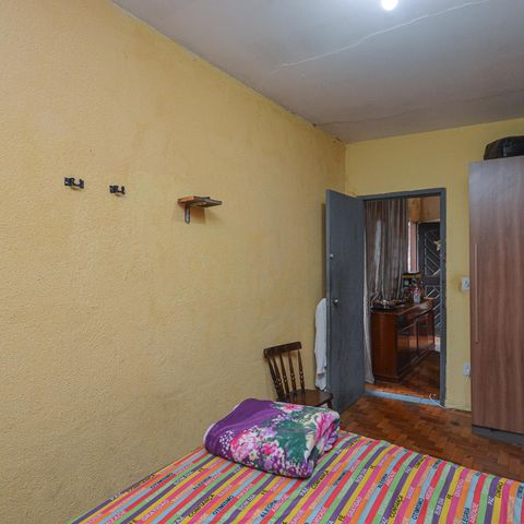 Casa à venda com 220m², 4 quartos e 2 vagas Casa à venda com 220m², 4 quartos e 2 vagasQuarto 4