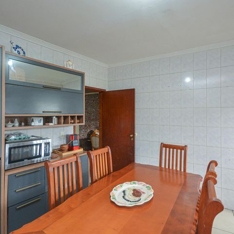 Casa à venda com 220m², 4 quartos e 2 vagas Casa à venda com 220m², 4 quartos e 2 vagasCozinha