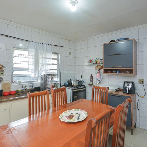 Casa à venda com 220m², 4 quartos e 2 vagas Casa à venda com 220m², 4 quartos e 2 vagasCozinha