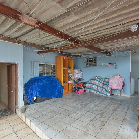 Casa à venda com 220m², 4 quartos e 2 vagas Casa à venda com 220m², 4 quartos e 2 vagasSacada