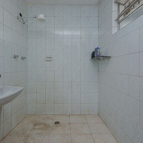 Casa à venda com 220m², 4 quartos e 2 vagas Casa à venda com 220m², 4 quartos e 2 vagasBanheiro