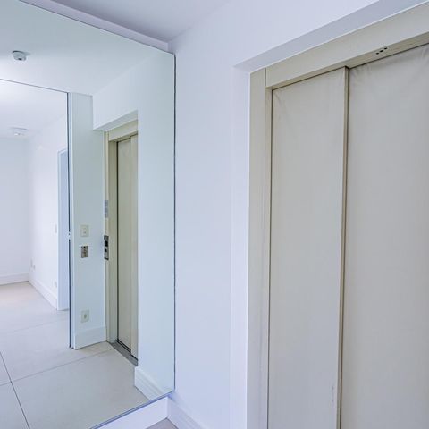 Apartamento à venda com 131m², 2 quartos e 4 vagasHall de entrada
