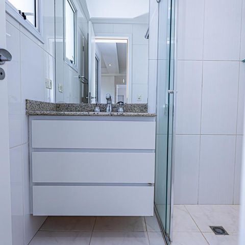 Apartamento à venda com 131m², 2 quartos e 4 vagasBanheiro suite 1