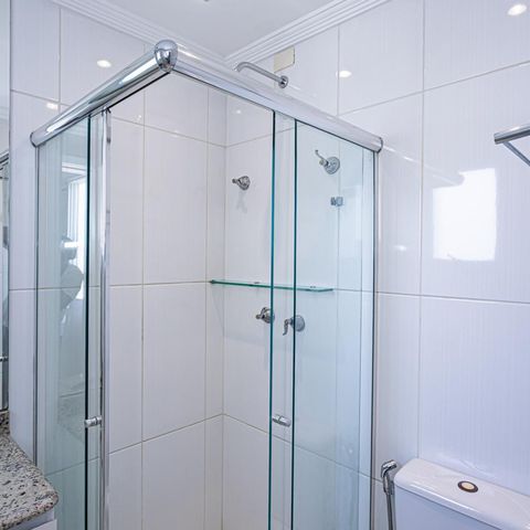 Apartamento à venda com 131m², 2 quartos e 4 vagasBanheiro suite 1