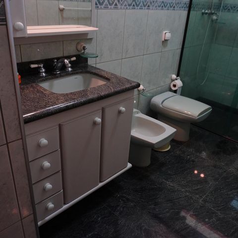 Casa para alugar com 1000m², 4 quartos e 3 vagasBanheiro da Suíte 2