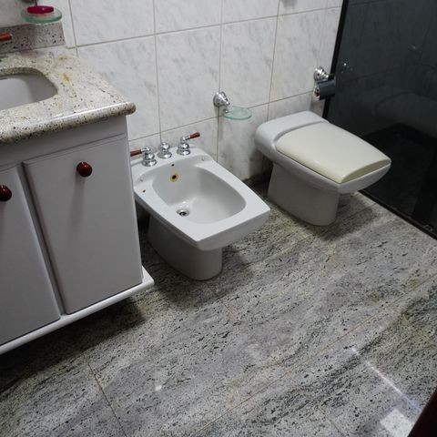 Casa para alugar com 1000m², 4 quartos e 3 vagasBanheiro da Suíte 1