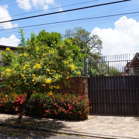 Casa para alugar com 1000m², 4 quartos e 3 vagasFachada