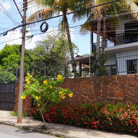 Casa para alugar com 1000m², 4 quartos e 3 vagasFachada
