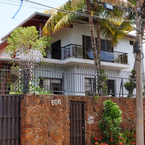 Casa para alugar com 1000m², 4 quartos e 3 vagasFachada