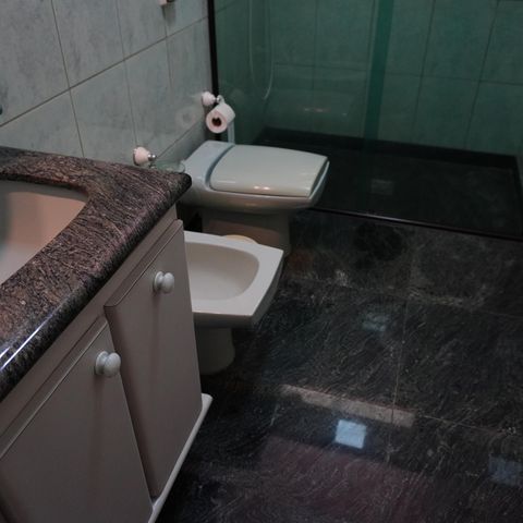 Casa para alugar com 1000m², 4 quartos e 3 vagasBanheiro da Suíte 2