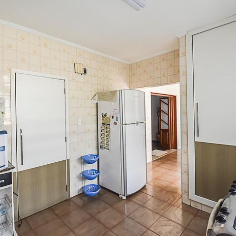 Casa à venda com 260m², 3 quartos e 2 vagas Casa à venda com 260m², 3 quartos e 2 vagasCozinha