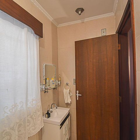 Casa à venda com 260m², 3 quartos e 2 vagas Casa à venda com 260m², 3 quartos e 2 vagasLavabo