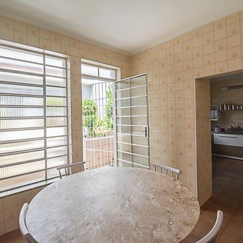 Casa à venda com 260m², 3 quartos e 2 vagas Casa à venda com 260m², 3 quartos e 2 vagasCopa