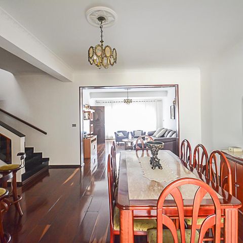 Casa à venda com 260m², 3 quartos e 2 vagas Casa à venda com 260m², 3 quartos e 2 vagasSala de Jantar