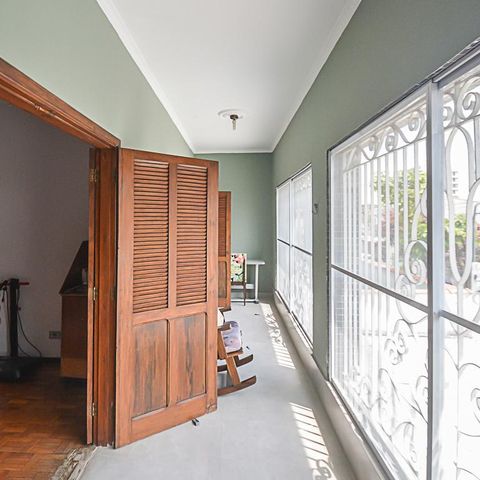 Casa à venda com 260m², 3 quartos e 2 vagas Casa à venda com 260m², 3 quartos e 2 vagasSacada do Quarto 1