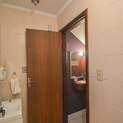 Casa à venda com 260m², 3 quartos e 2 vagas Casa à venda com 260m², 3 quartos e 2 vagasLavabo