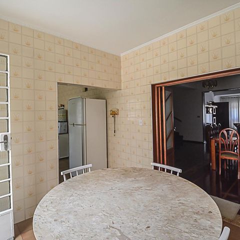 Casa à venda com 260m², 3 quartos e 2 vagas Casa à venda com 260m², 3 quartos e 2 vagasCopa