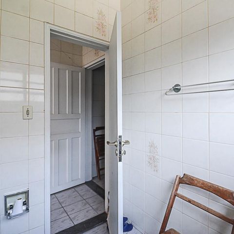 Casa à venda com 260m², 3 quartos e 2 vagas Casa à venda com 260m², 3 quartos e 2 vagasBanheiro de serviço