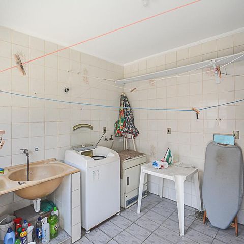 Casa à venda com 260m², 3 quartos e 2 vagas Casa à venda com 260m², 3 quartos e 2 vagasÁrea de Serviço