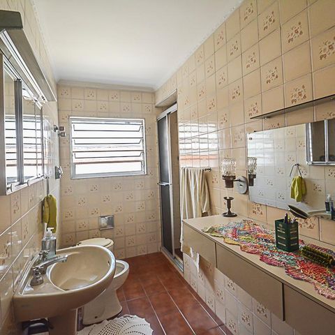 Casa à venda com 260m², 3 quartos e 2 vagas Casa à venda com 260m², 3 quartos e 2 vagasBanheiro da Suíte