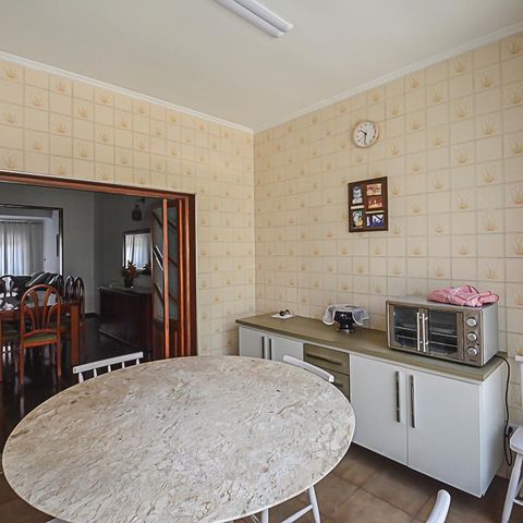 Casa à venda com 260m², 3 quartos e 2 vagas Casa à venda com 260m², 3 quartos e 2 vagasCopa