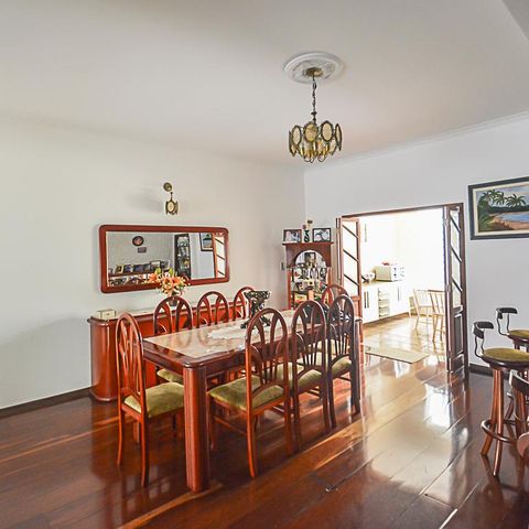 Casa à venda com 260m², 3 quartos e 2 vagas Casa à venda com 260m², 3 quartos e 2 vagasSala de Jantar