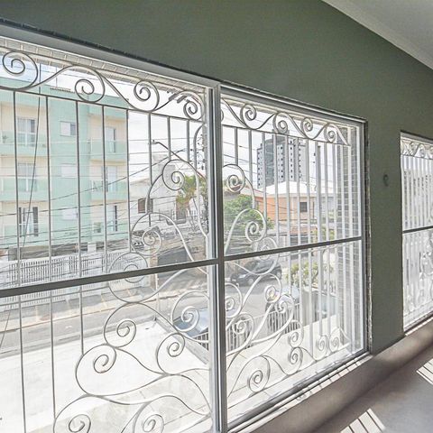 Casa à venda com 260m², 3 quartos e 2 vagas Casa à venda com 260m², 3 quartos e 2 vagasSacada do Quarto 1 e 2
