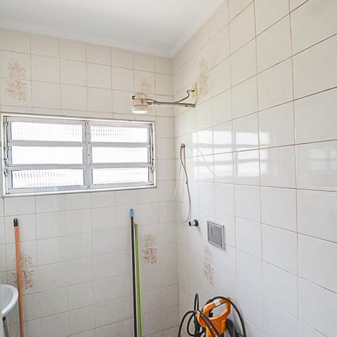 Casa à venda com 260m², 3 quartos e 2 vagas Casa à venda com 260m², 3 quartos e 2 vagasBanheiro de serviço