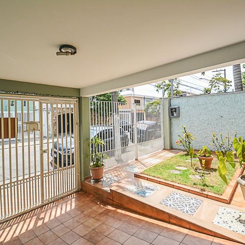 Casa à venda com 260m², 3 quartos e 2 vagas Casa à venda com 260m², 3 quartos e 2 vagasJardim