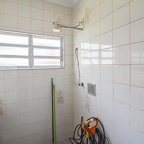 Casa à venda com 260m², 3 quartos e 2 vagas Casa à venda com 260m², 3 quartos e 2 vagasBanheiro de serviço