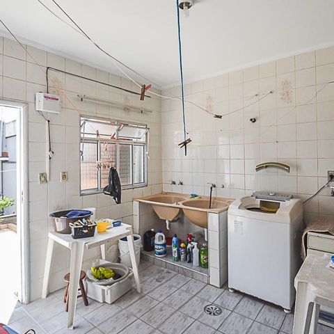 Casa à venda com 260m², 3 quartos e 2 vagas Casa à venda com 260m², 3 quartos e 2 vagasÁrea de Serviço