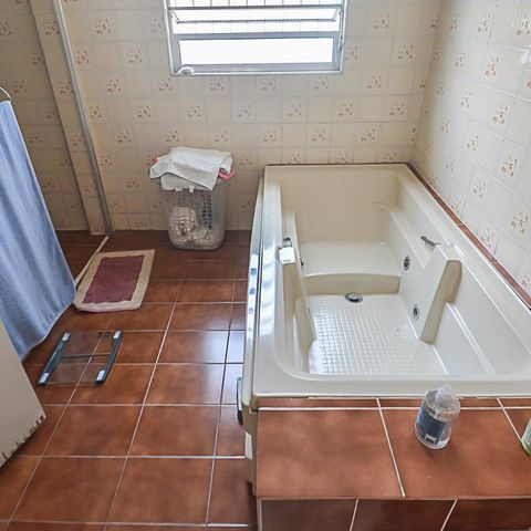 Casa à venda com 260m², 3 quartos e 2 vagas Casa à venda com 260m², 3 quartos e 2 vagasBanheiro